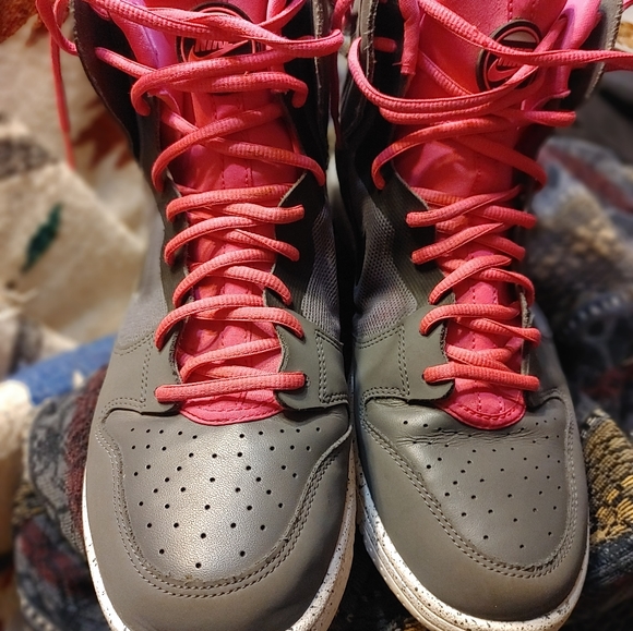 Mens Nike Hightop Basketball Shoes - Picture 2 of 11